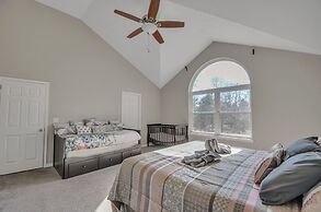 Pocono Retreat: Lake, Firepit, Bbq, Gameroom, Ski 4 Bedroom Home by Re