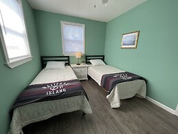 Sunfish Cove 2 Bedroom Cottage by RedAwning