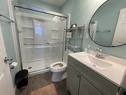 Sunfish Cove 2 Bedroom Cottage by RedAwning