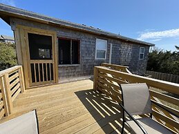 Sunfish Cove 2 Bedroom Cottage by RedAwning