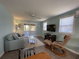 Sunfish Cove 2 Bedroom Cottage by RedAwning