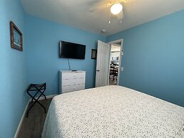 Sunfish Cove 2 Bedroom Cottage by RedAwning