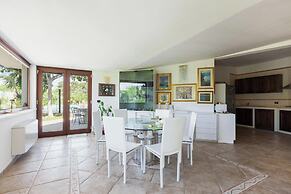 Villa Carmen With Garden And Pool
