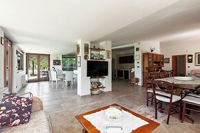 Villa Carmen With Garden And Pool