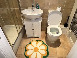 Beautiful 5 Bed Detached House - Sleeps 9