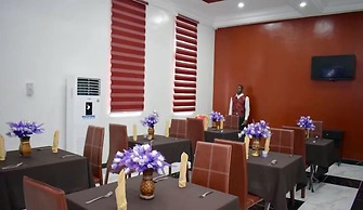 MountRoyal Centre Hotel and Suites