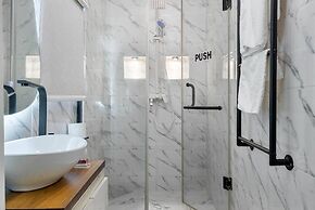 MountRoyal Centre Hotel and Suites