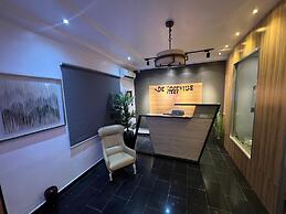 De Loccville Place