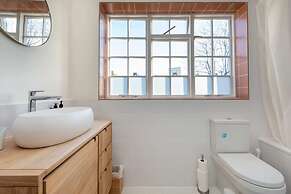 Spacious 2BD Flat By Regents Park & Camden Town!