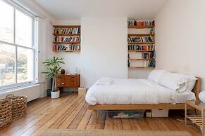 Spacious 2BD Flat By Regents Park & Camden Town!