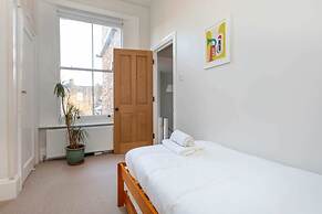 Spacious 2BD Flat By Regents Park & Camden Town!