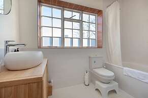 Spacious 2BD Flat By Regents Park & Camden Town!