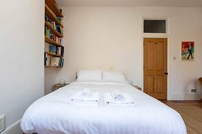 Spacious 2BD Flat By Regents Park & Camden Town!