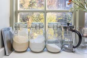 Spacious 2BD Flat By Regents Park & Camden Town!