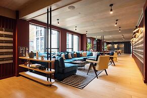 Leeds Centre by Charles Hope