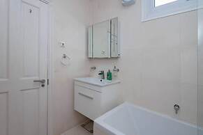 Ground Floor Apartment - Private Garden