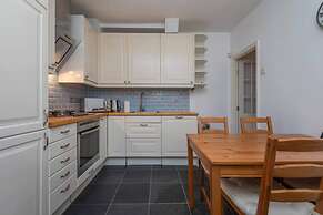 Ground Floor Apartment - Private Garden