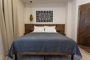WEST INN Akjola Hotel