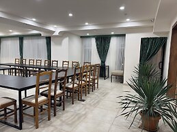 WEST INN Akjola Hotel