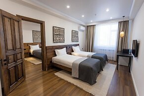 WEST INN Akjola Hotel