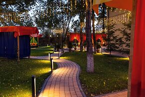 WEST INN Akjola Hotel