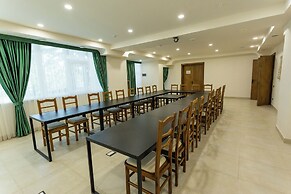 WEST INN Akjola Hotel