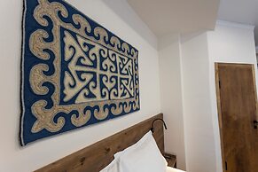 WEST INN Akjola Hotel