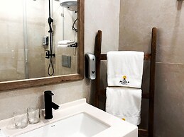 WEST INN Akjola Hotel
