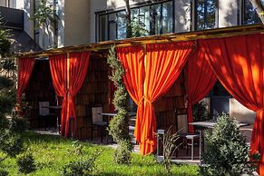 WEST INN Akjola Hotel