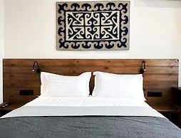WEST INN Akjola Hotel
