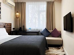 WEST INN Akjola Hotel