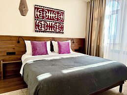 WEST INN Akjola Hotel