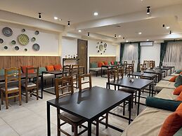 WEST INN Akjola Hotel