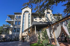 WEST INN Akjola Hotel