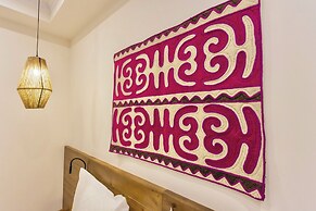 WEST INN Akjola Hotel