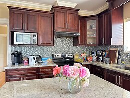 Vancouver Metrotown Modern Guest House