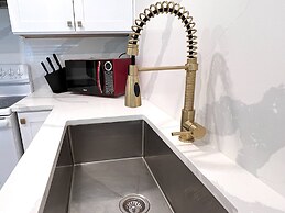 Vancouver Metrotown Modern Guest House