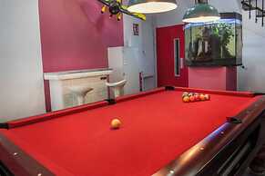 Molucano Themed Rooms