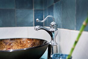 Molucano Themed Rooms