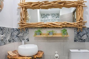 Molucano Themed Rooms