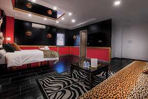 Molucano Themed Rooms