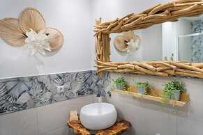 Molucano Themed Rooms