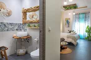 Molucano Themed Rooms