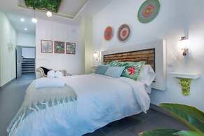 Molucano Themed Rooms