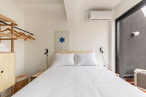 Tabas by Blueground Magdalena Laura