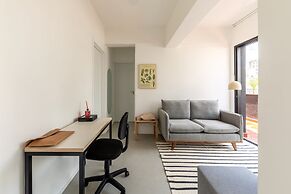 Tabas by Blueground Magdalena Laura