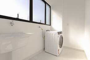 Tabas by Blueground Magdalena Laura