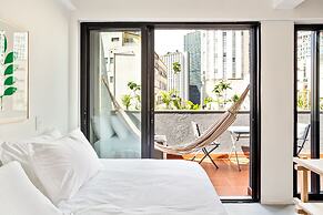 Tabas by Blueground Magdalena Laura