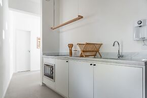 Tabas by Blueground Magdalena Laura