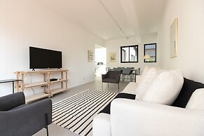 Tabas by Blueground Magdalena Laura